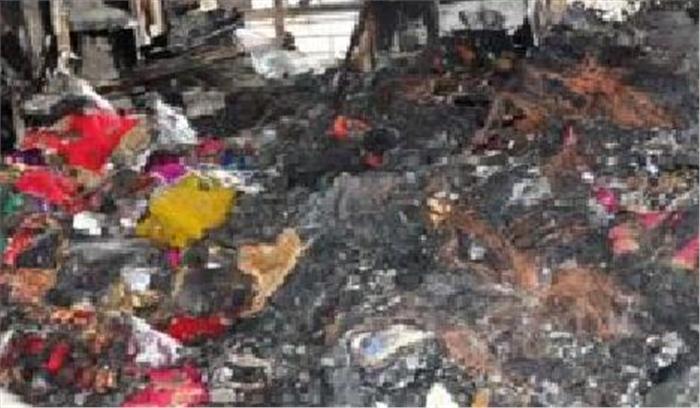 साड़ी की दुकान में आग लगने से लाखों का नुकसान