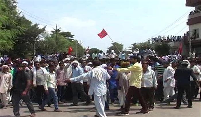 राजस्थान : कर्ज माफी को लेकर किसानों ने किया चक्का जाम