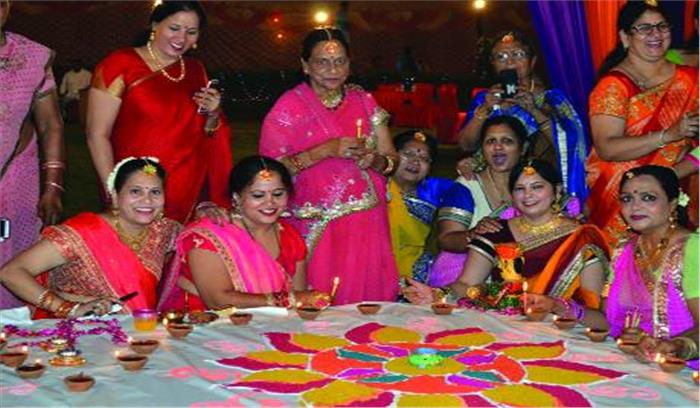 राजस्थानी वेशभूषा में मनाया गया दीपावली मिलन समारोह