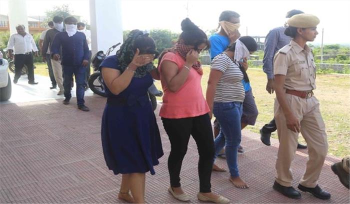 राजस्थान पुलिस ने किया डांस पार्टी करते पांच लड़कियों सहित 44 को गिरफ्तार