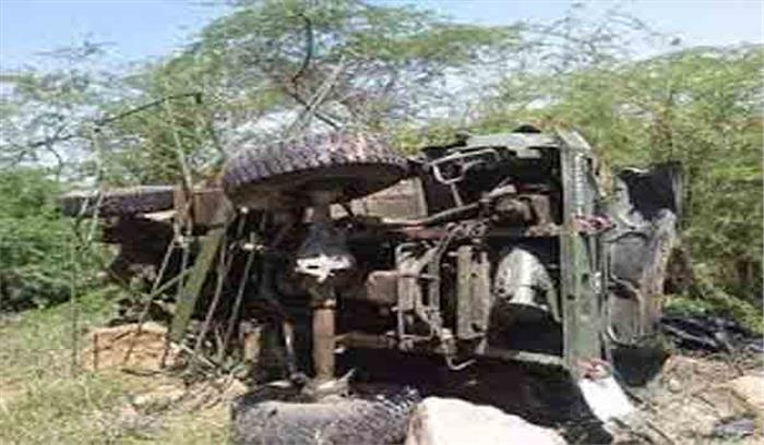 राजस्थान : पहाडी़ से वायुसेना का ट्रक गिरने पर तीन जवानों की मृत्यु राजस्थान : पहाडी़ से वायुसेना का ट्रक गिरने पर तीन जवानों की मृत्यु