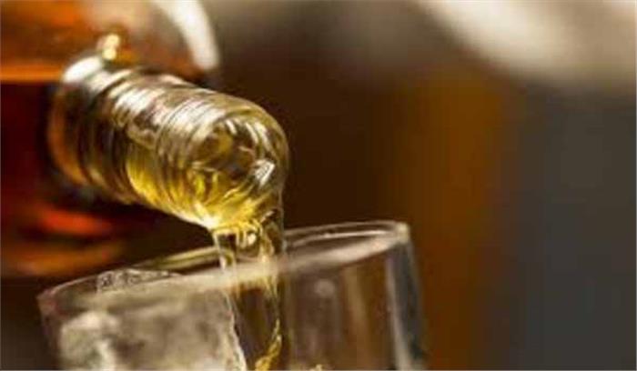 राजस्थान में ट्रक पलटने से सड़कों पर बही शराब