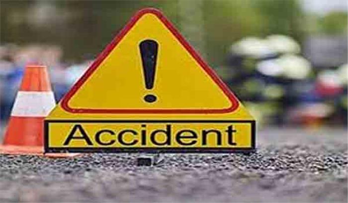 ट्रेलर ने पैदल यात्रियों को कुचला, दो की मृत्यु