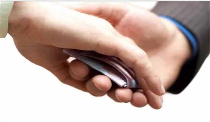 राजस्थान: बिजली कर्मचारी रिश्वत लेते गिरफ्तार