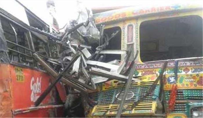 राजस्थान में बस और ट्रक की टक्कर में एक व्यक्ति की मौत, दस यात्री घायल