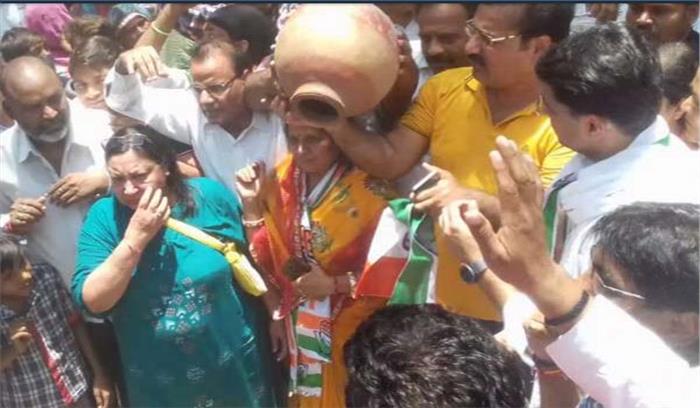 राजस्थान में पानी की मांग को लेकर कांग्रेस का विरोध प्रदर्शन