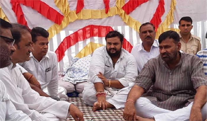 भूख हड़ताल पर बैठे कांग्रेस विधायक धीरज गुर्जर की तबीयत बिगड़ी