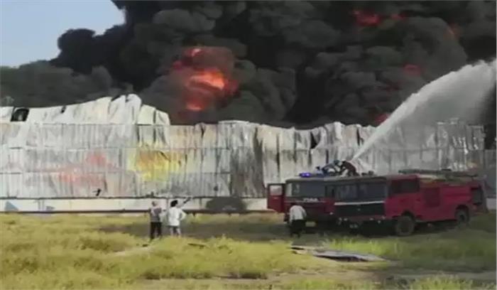 जोधपुर में प्लास्टिक गोदाम में लगी आग जोधपुर में प्लास्टिक गोदाम में लगी आग