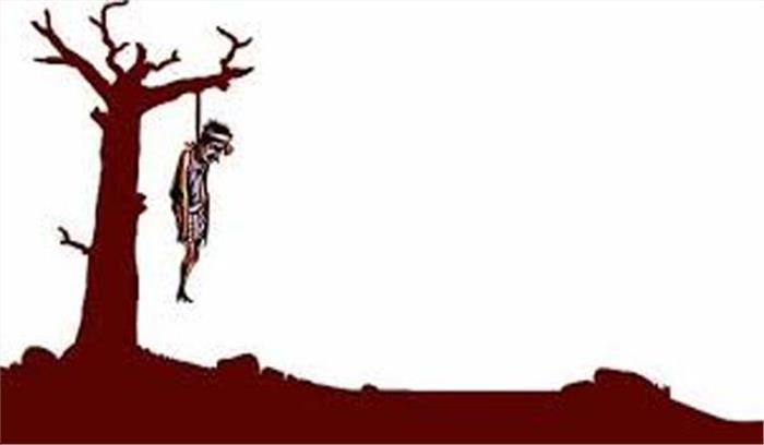 पेड से लटकर अधेड ने की आत्महत्या