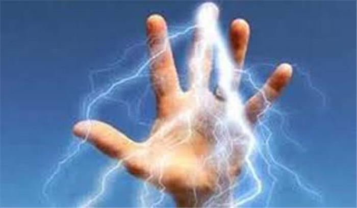 दो मोटरसाइकिलों की टक्कर में एक युवक की मृत्यु, दो घायल