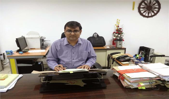 वर्तमान दौर में जीवन बीमा एक अनिवार्य आवश्यकता है: कृष्ण कुमार यादव