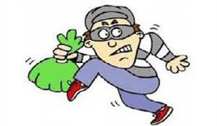 जयपुर में परिवार को बंधक बनाकर 10 लाख की लूट,चोर कार लेकर फरार जयपुर में परिवार को बंधक बनाकर 10 लाख की लूट,चोर कार लेकर फरार