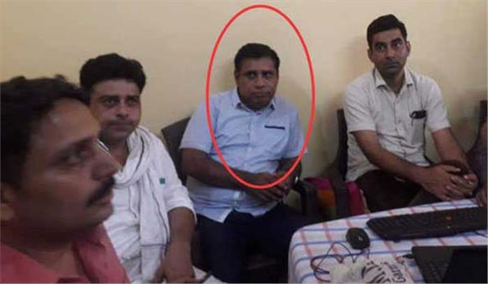 मुख्य चिकित्साधिकारी दो हजार रुपये की रिश्वत लेते गिरफ्तार