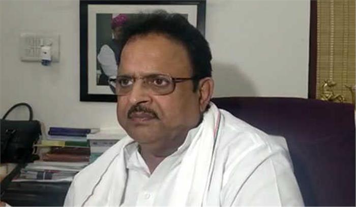 शर्मा ने कटा पंजा जोड़ने पर चिकित्सकों को दी बधाई शर्मा ने कटा पंजा जोड़ने पर चिकित्सकों को दी बधाई