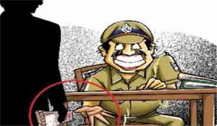 एसडीएम के नाम पर रिश्वत लेते हुए गिरदावर गिरफ्तार 