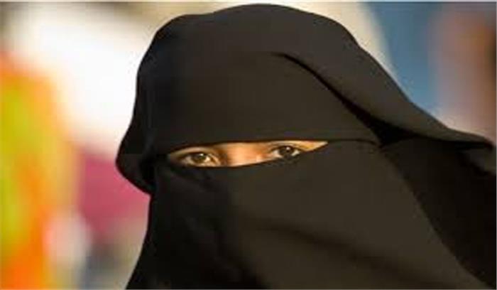 तीन बार तलाक बोलकर पति छोड़ गया तीन बार तलाक बोलकर पति छोड़ गया