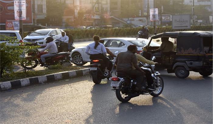 राजधानी में डिवाइडर की गलत कटिंग से हो रहे हैं सडक़ हादसे 