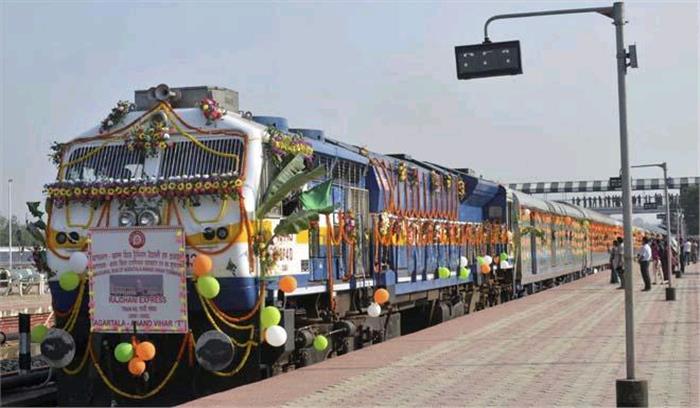 राजधानी एक्सप्रेस अगरतला से नई दिल्ली रवाना