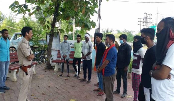 राजधानी पुलिस एक्शन मोड़ पर चाकूबाजों के खिलाफ चलाया गया विशेष चेकिंग अभियान