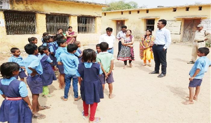कलेक्टर ने किया प्राथमिक शाला टुण्डरी का निरीक्षण कलेक्टर ने किया प्राथमिक शाला टुण्डरी का निरीक्षण