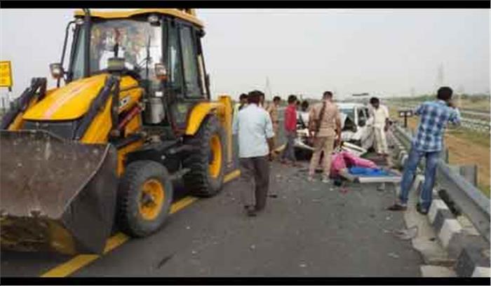 मध्यप्रदेश : जेसीबी से टकराई कार, एक की मौत छह लोग घायल