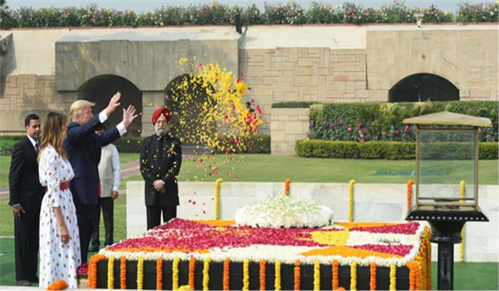 राजघाट पर विजिटर्स बुक में ट्रंप ने महात्मा गांधी को बताया महान