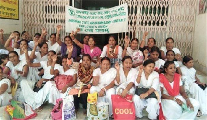 राजिम : पोस्टिंग के लिए भटक रही है ट्रेनिंग लिए एएनएम महिलाएं