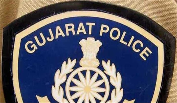 गुजरात: स्कूल के शिक्षक के नाम पार्सल बम