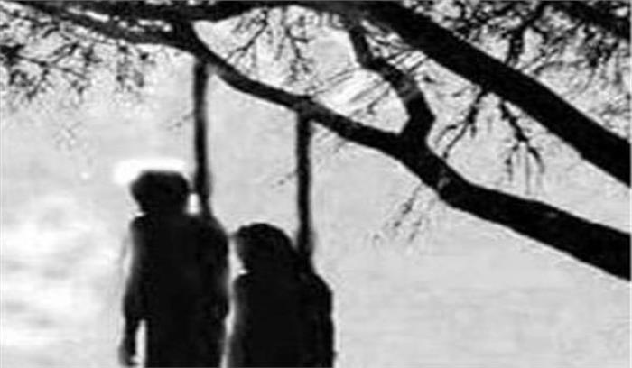 गुजरात : राजकोट में पेड़ पर लटके मिले युवक और युवती के शव