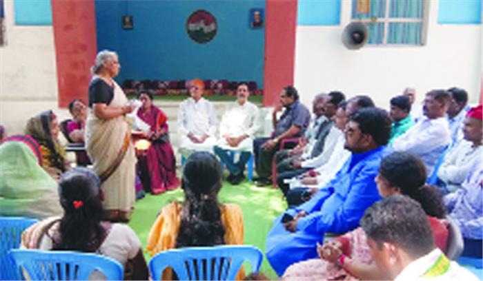 कांग्रेस प्रत्याशी करूणा शुक्ला ने ली मैराथन बैठक कांग्रेस प्रत्याशी करूणा शुक्ला ने ली मैराथन बैठक
