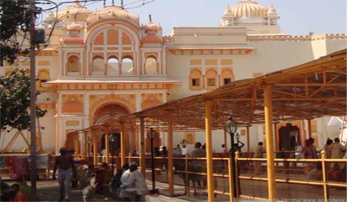 आेरछा में राजनाथ ने रामराजा के दर्शन किए आेरछा में राजनाथ ने रामराजा के दर्शन किए