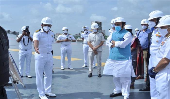 राजनाथ सिंह ने की इंडिजनस एयरक्राफ्ट कैरियर पर जारी कार्य की समीक्षा