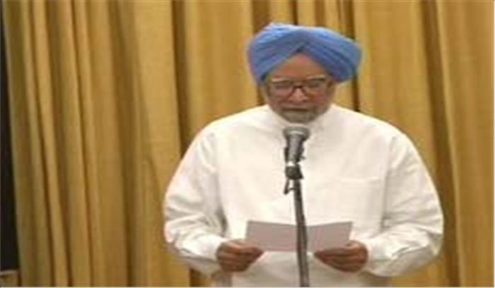 मनमोहन सिंह ने राज्यसभा सदस्य के रूप में ली शपथ मनमोहन सिंह ने राज्यसभा सदस्य के रूप में ली शपथ