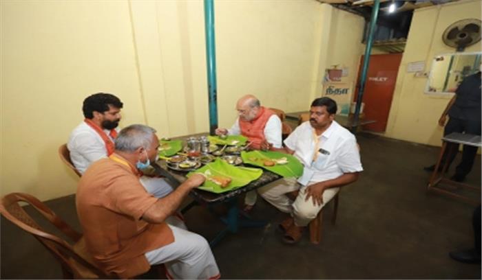 दिन में रैली और रोड शो, रात में ढाबे पर डिनर करने पहुंचे अमित शाह