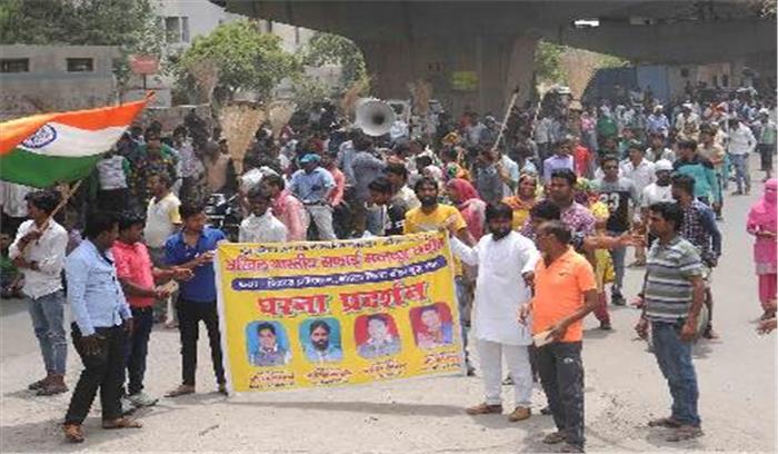 रैली निकालकर सफाई कर्मचारियों ने जताया विरोध