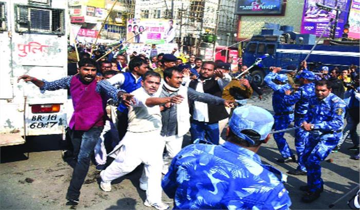 रालोसपा की रैली में लाठीचार्ज, कुशवाहा जख्मी