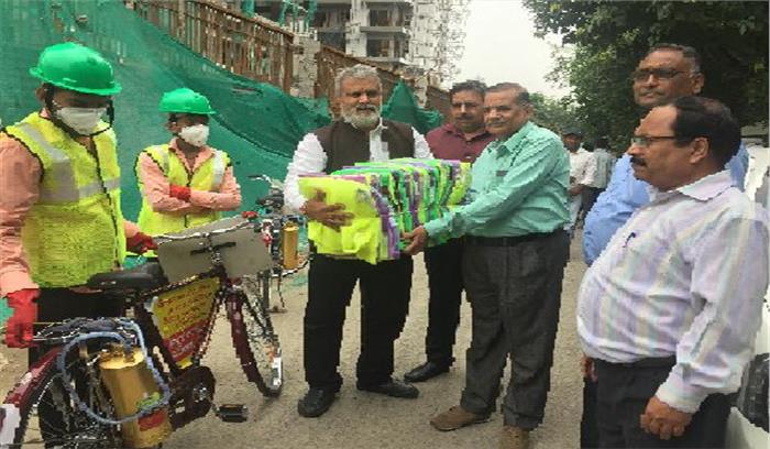 जिला अस्पताल के लिए सीएमओ को दी 200 मच्छरदानी