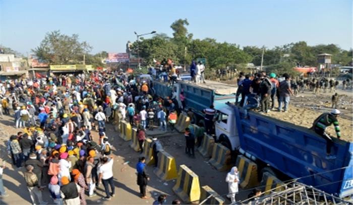 राम लीला मैदान की ओर कूच कर रहे किसान, पुलिस ने निरंकारी मैदान में लाकर छोड़ा राम लीला मैदान की ओर कूच कर रहे किसान, पुलिस ने निरंकारी मैदान में लाकर छोड़ा