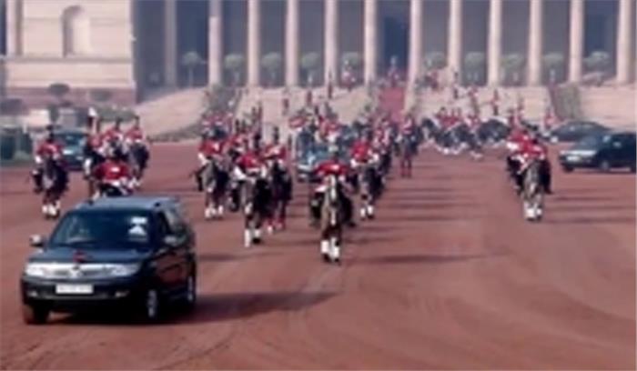 राजपथ पर राष्ट्रपति ने ली राष्ट्रीय सलामी