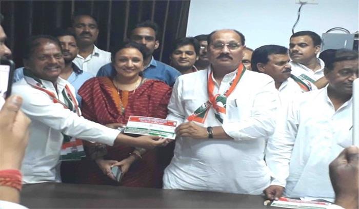 पूर्व सांसद रमाकांत यादव, सपा के पूर्व मंत्री राजकिशोर कांग्रेस में शामिल हुए पूर्व सांसद रमाकांत यादव, सपा के पूर्व मंत्री राजकिशोर कांग्रेस में शामिल हुए