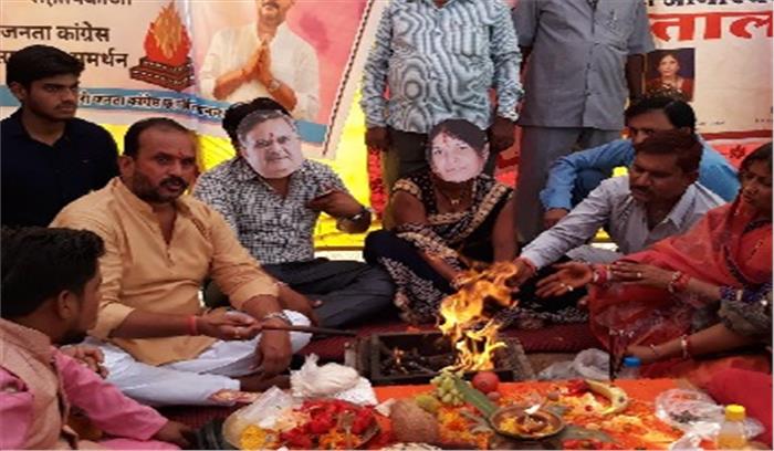 आंगनबाड़ी के आंदोलन को समर्थन देने पहुंचे जोगी कांग्रेस के प्रत्याशी