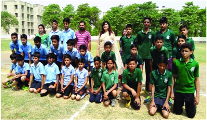 अंतरसदन फुटबॉल प्रतिभागिता में आकाश सदन विजयी