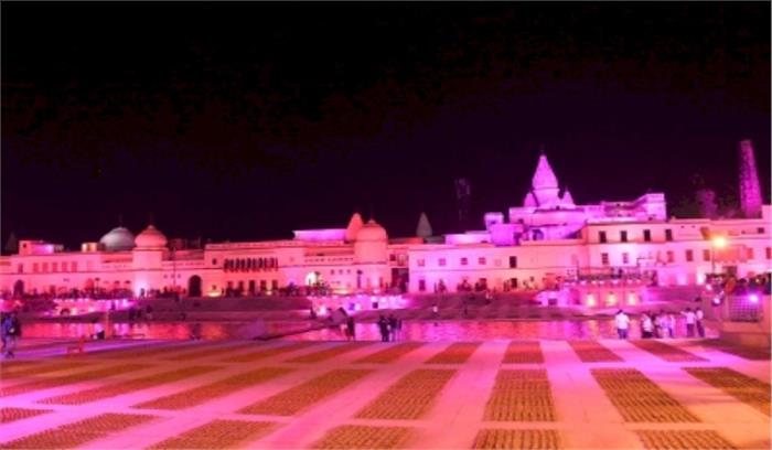 रामजन्मभूमि में सबसे पहले दीप प्रज्वलन के साथ पूरी अयोध्या रोशनी से नहाई