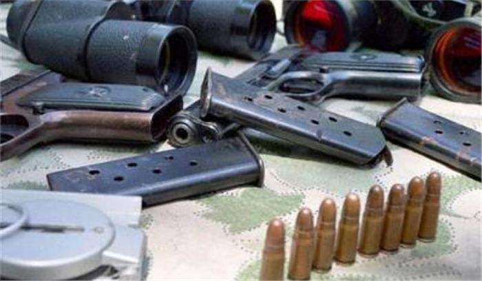 नक्सलियों के ठिकाने से हथियार और विस्फोटक बरामद किए गए  