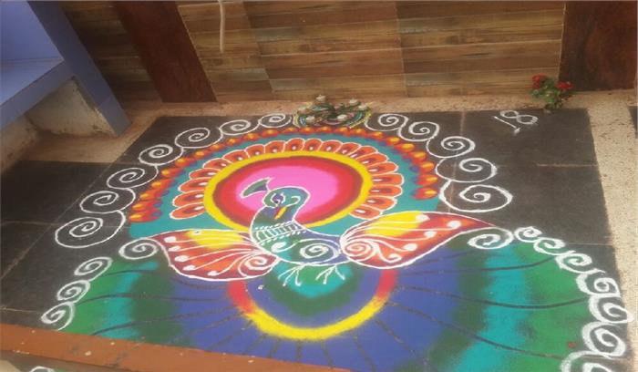 रंगोली प्रतियोगिता में पायल प्रथम