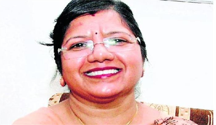 रंजना बघेल गांव के सैकड़ों लोगों के साथ सीएम हाउस पहुंची