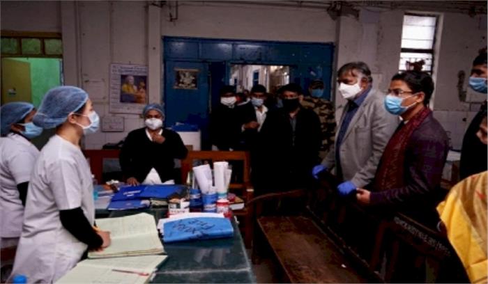 रेप पीड़ित बच्ची से मिले केंद्रीय मंत्री प्रहलाद पटेल, बोले- बंगाल सरकार का दिखा वीभत्स चेहरा