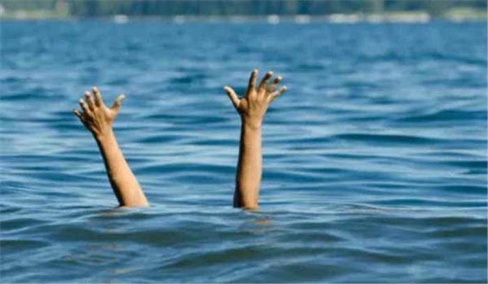 1 ही परिवार के 3 बच्चों की डूबकर मौत 1 ही परिवार के 3 बच्चों की डूबकर मौत