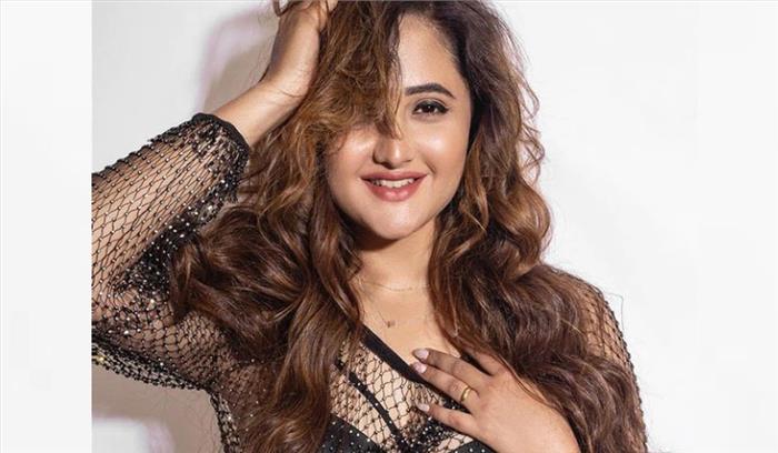 प्रशंसकों को सुरक्षित और स्वस्थ रहने के लिए रश्मि देसाई ने किया प्रोत्साहित