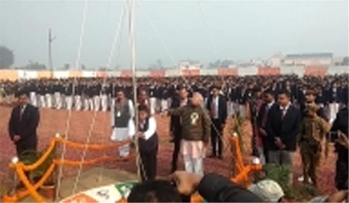 संघ प्रमुख मोहन भागवत ने गोरखपुर में फहराया तिरंगा